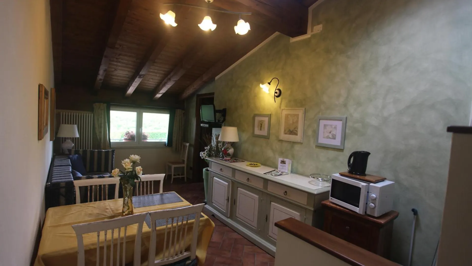בית חווה הוילה קסטלנואובו דל גארדה Casa San Marco איטליה