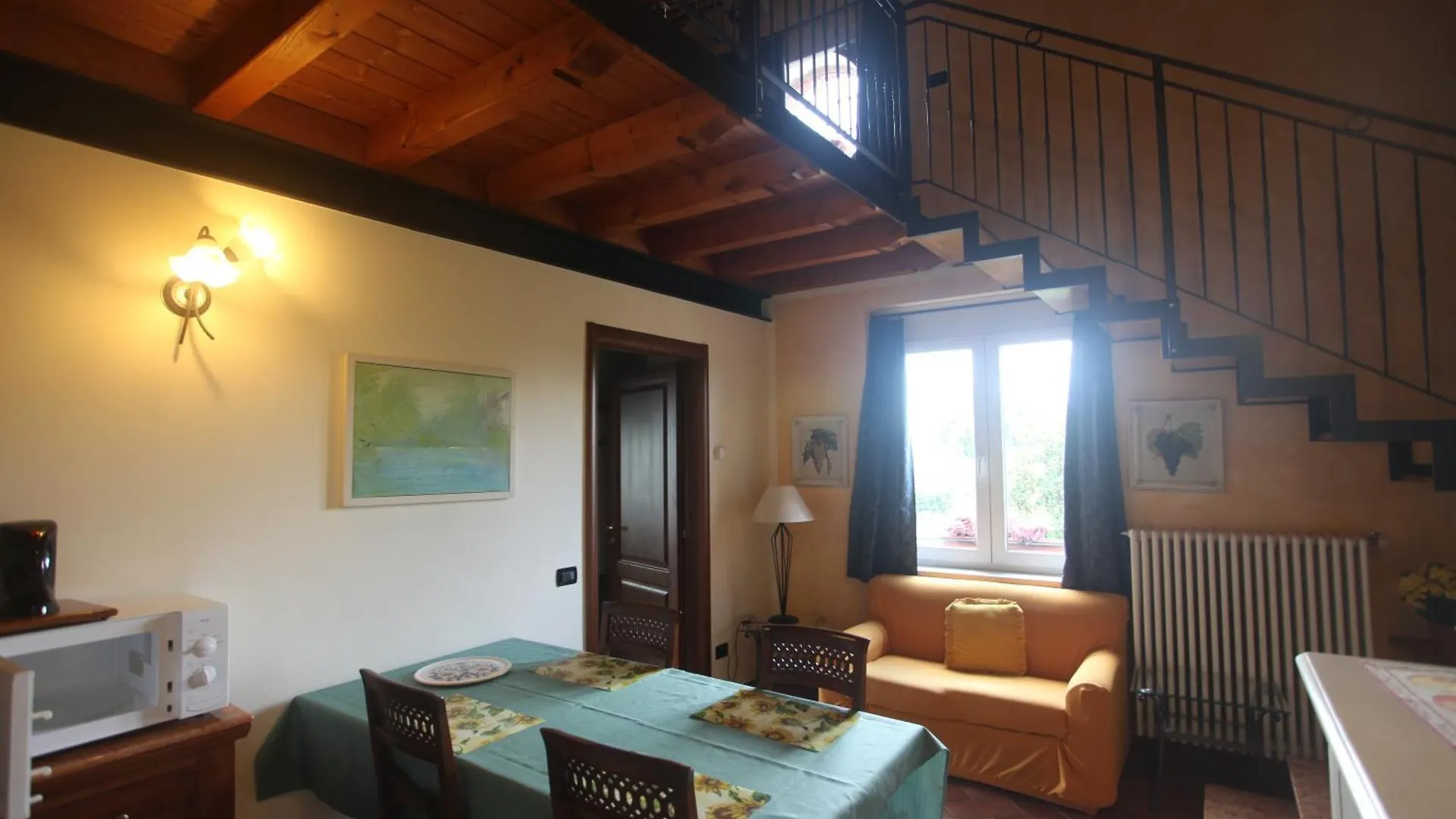 הוילה קסטלנואובו דל גארדה Casa San Marco בית חווה