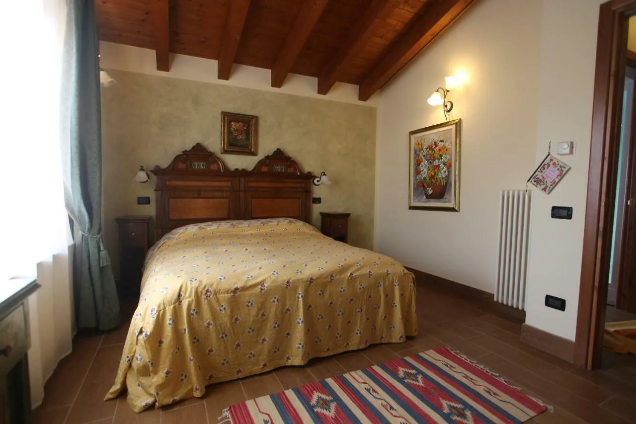 הוילה קסטלנואובו דל גארדה Casa San Marco בית חווה