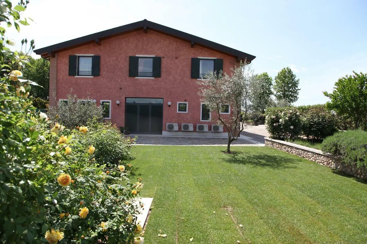 הוילה קסטלנואובו דל גארדה Casa San Marco בית חווה